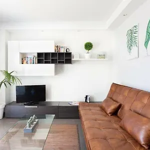 https://apartamentos-en-los-cristianos.tenerifehoteles.net
